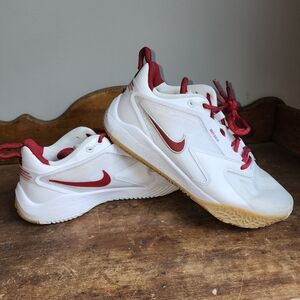 Nike White and Red Sneakers Classic Athletic Design